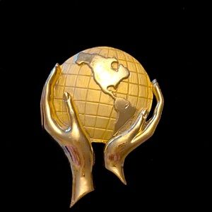 5/20 VTG Whole World In His Hands Gold Tone Brooch